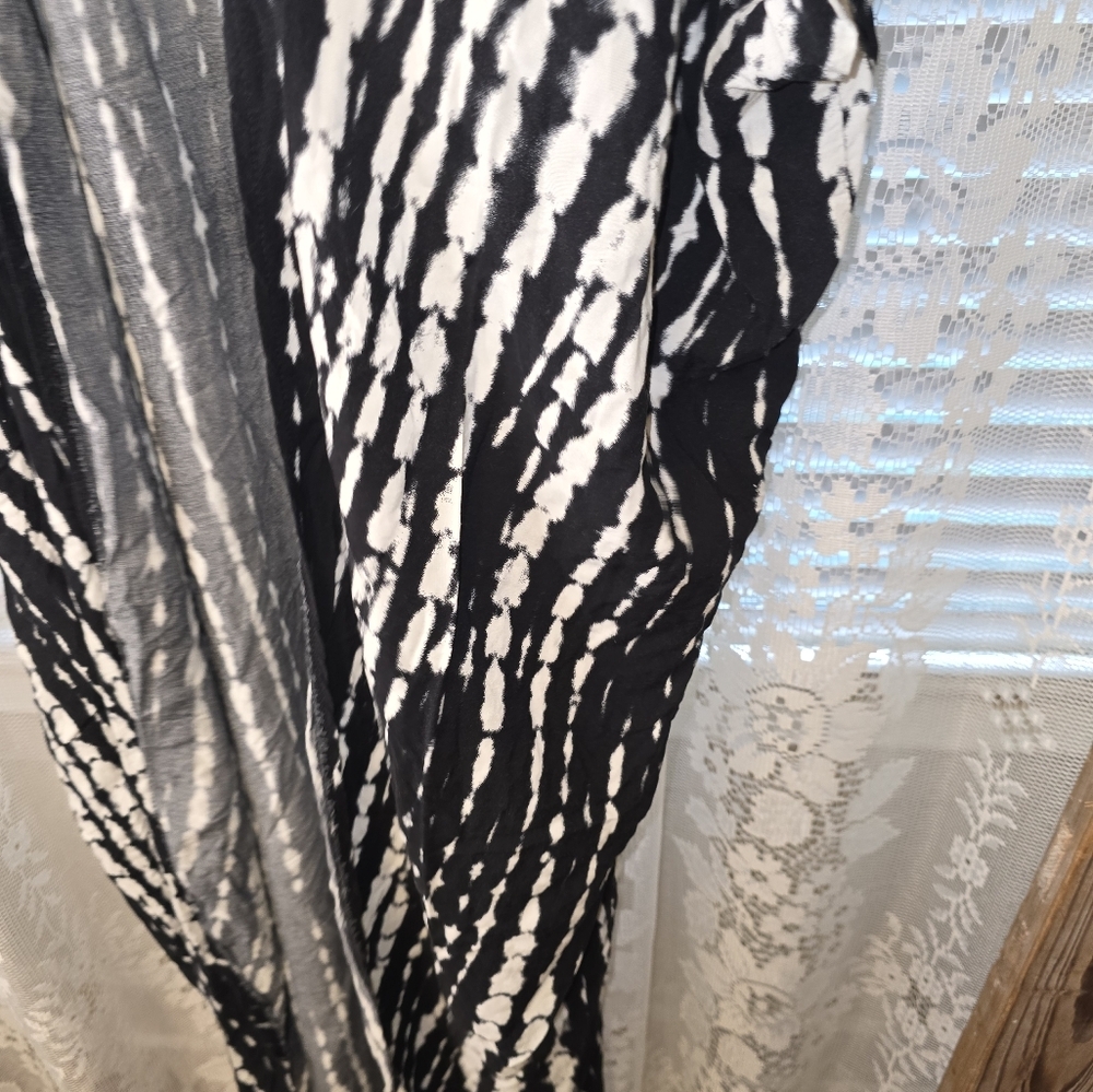 Boho Swimsuit Coverup, Black And White Tie Dye Kimono, One Size - Picture 2 of 6